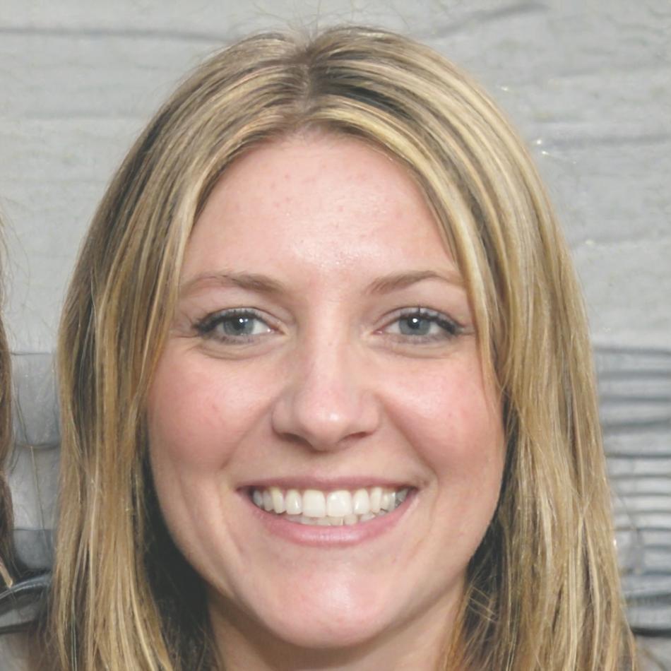 Experte en analyse financière présentant résultats stratégiques